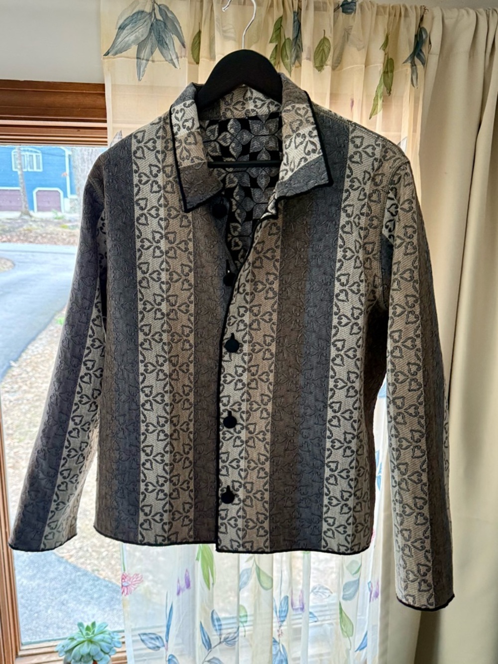 EUC Wind River Reversible Women’s 90’s style Button Up Jacket, pretty buttons!